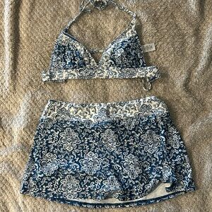 2 swimsuits for the price of 1
Loft 2 piece plus a bonus bikini never worn